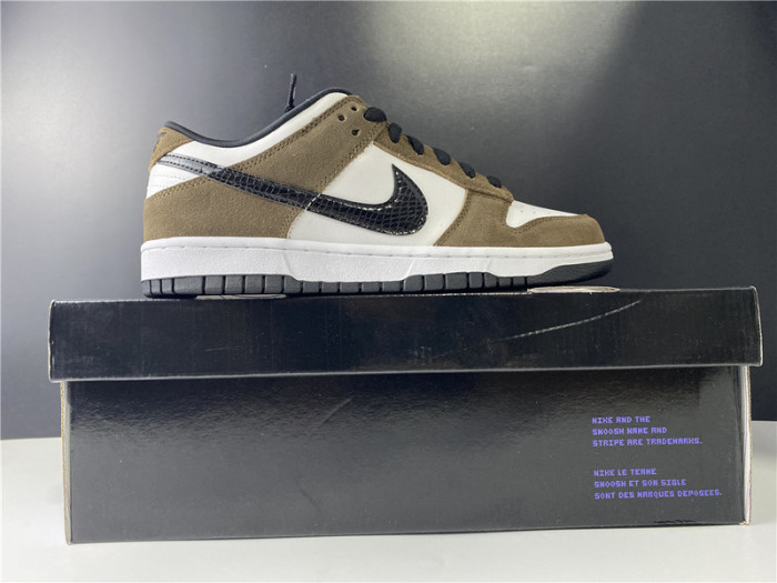 nike sb dunk low white black trail end brown 304292-102