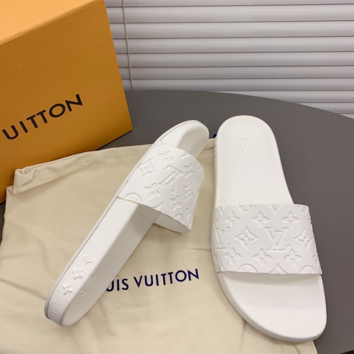 loui v sandals