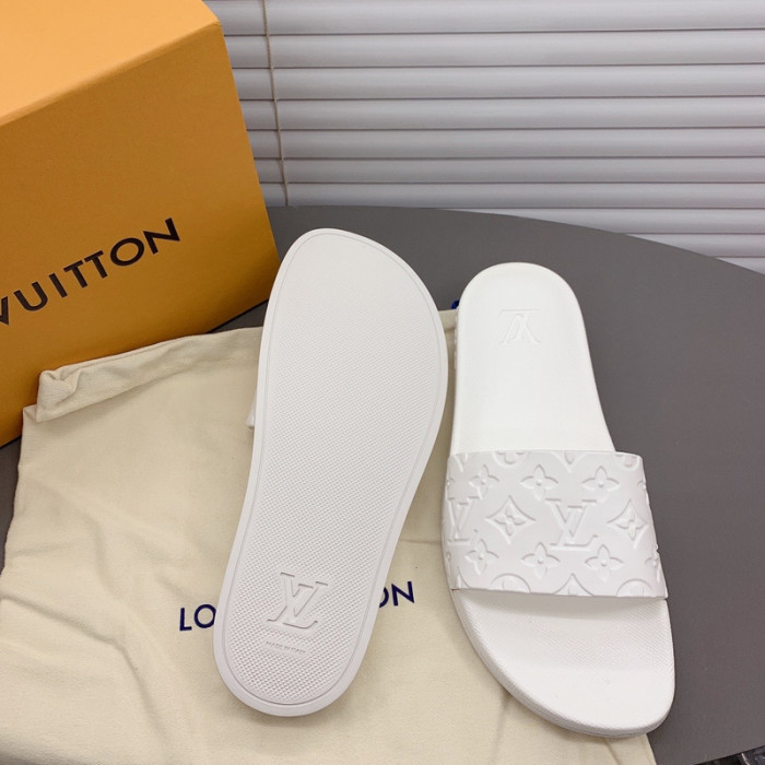 loui v sandals