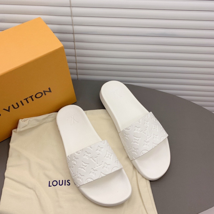 loui v sandals