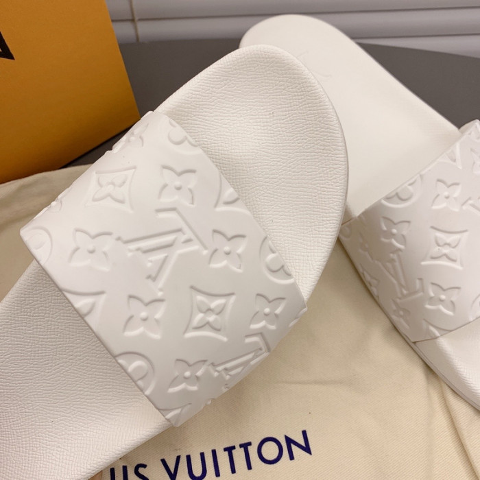 loui v sandals
