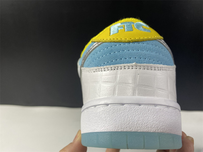 how the ftc x nike sb dunk low looks on-feet dh7687-400