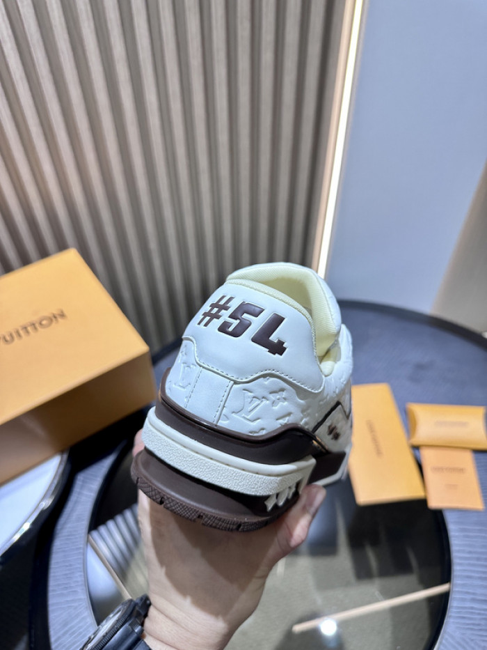 l&v trainer 01
