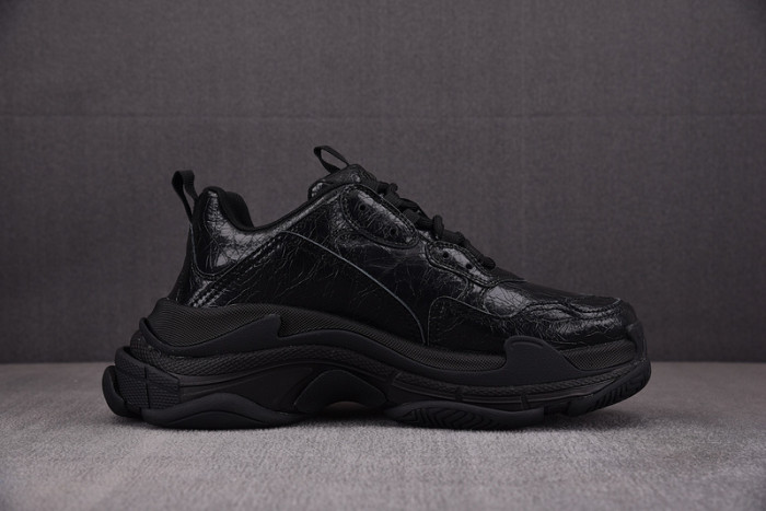 Ba*len*cia*ga triple s black