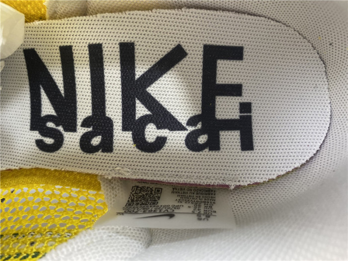 nike vaporwaffle sacai tour yellow stadium green cv1363-700