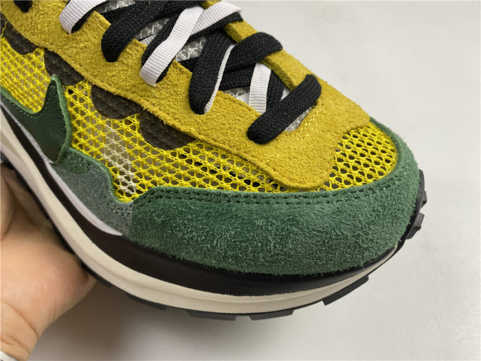 nike vaporwaffle sacai tour yellow stadium green cv1363-700