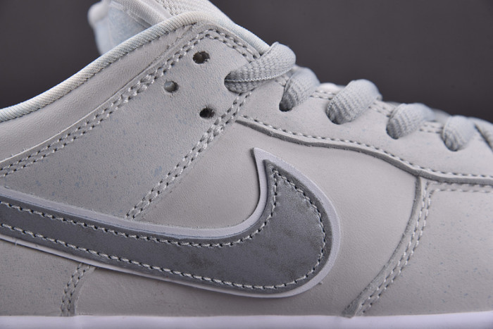 nike sb dunk low white lobster