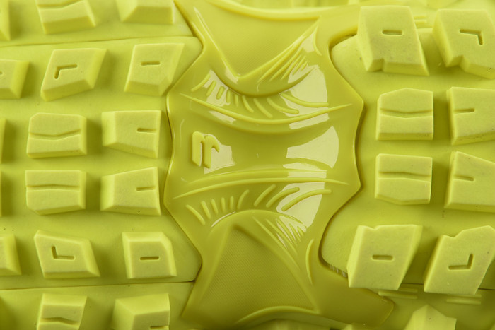 Ba*len*cia*ga defender yellow green