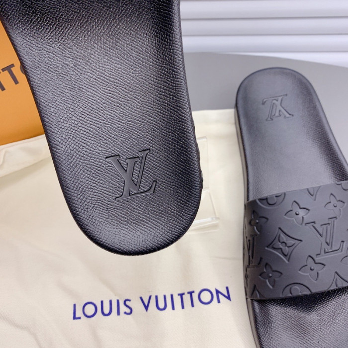 loui v sandals