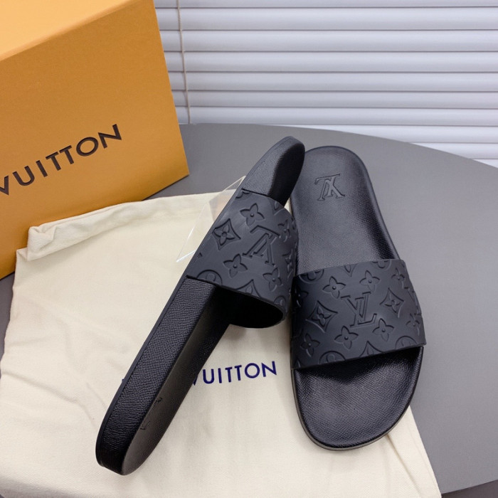 loui v sandals