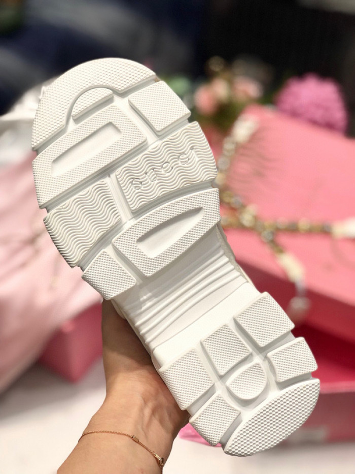 G*u*i1 flashtrek sneaker