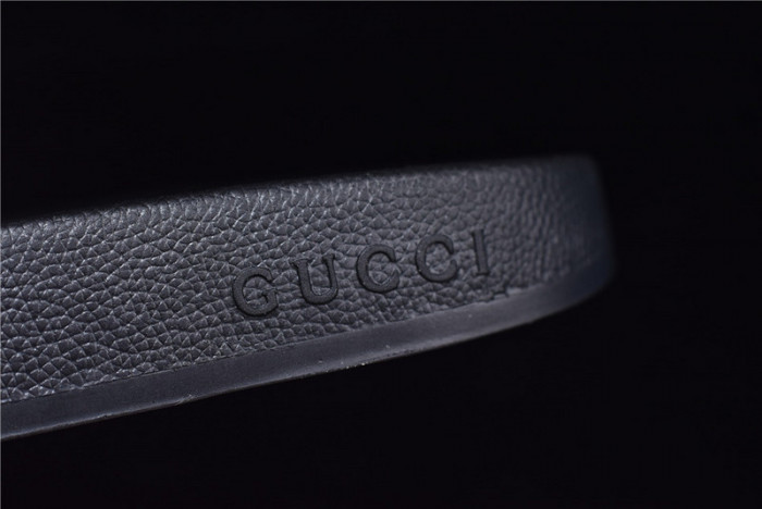 G*u*i1 sandals