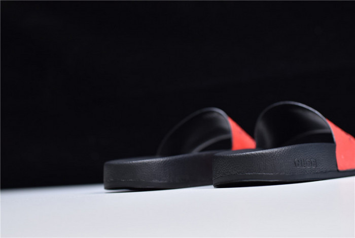 G*u*i1 sandals