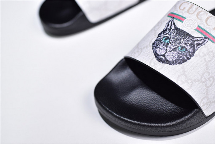 G*u*i1 sandals