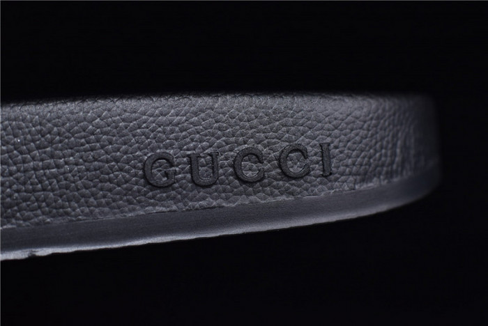 G*u*i1 sandals