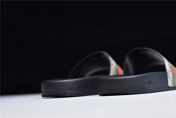 G*u*i1 sandals