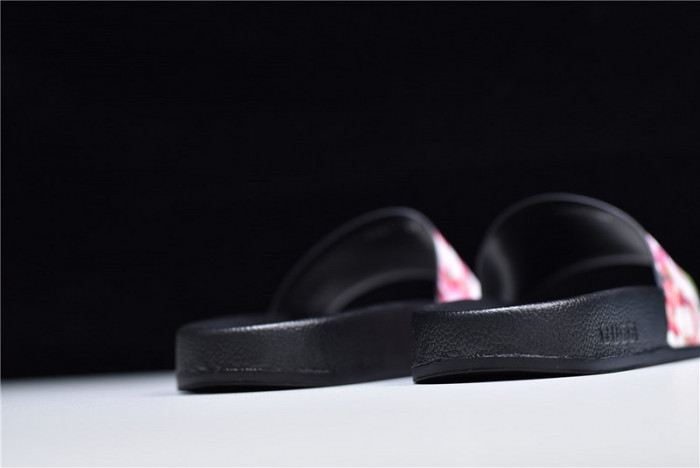 G*u*i1 sandals
