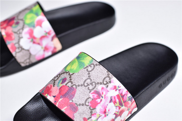 G*u*i1 sandals