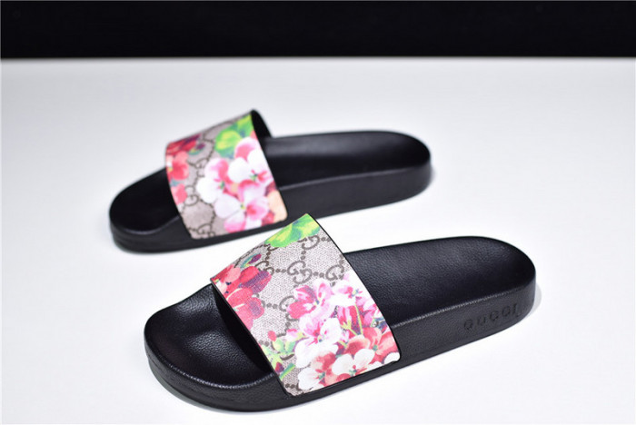 G*u*i1 sandals