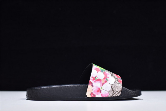 G*u*i1 sandals