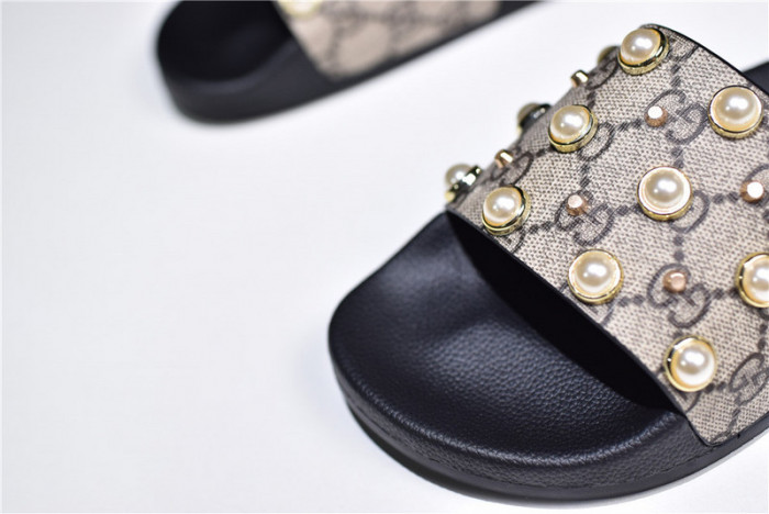 G*u*i1 sandals