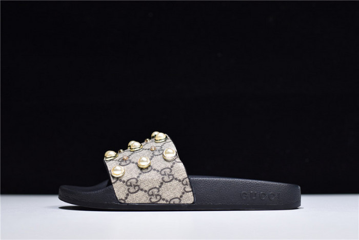 G*u*i1 sandals