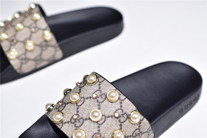 G*u*i1 sandals
