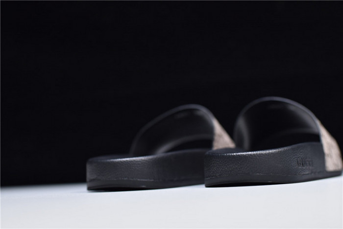 G*u*i1 sandals