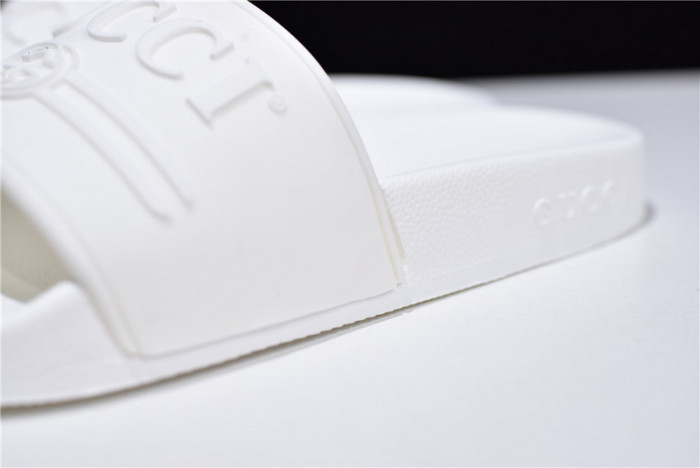 G*u*i1 sandals