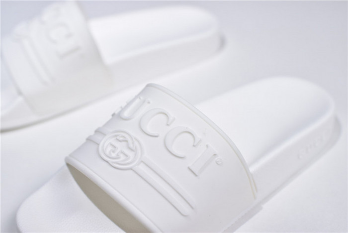 G*u*i1 sandals