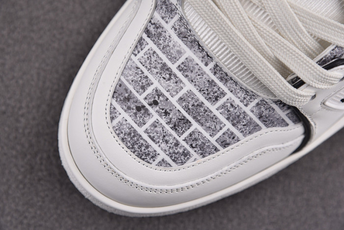 l&v trainer white and black