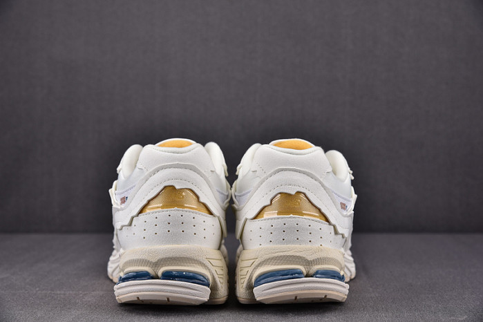 new balance 2002r“refined future