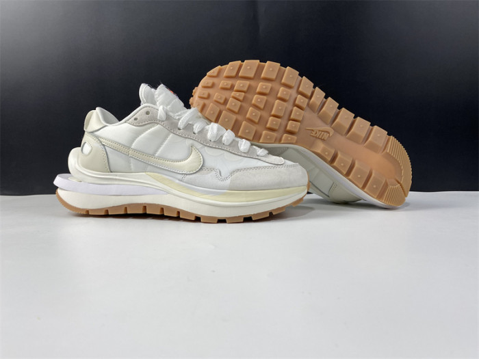 sacai x nike vaporwaffle white dd1875-100