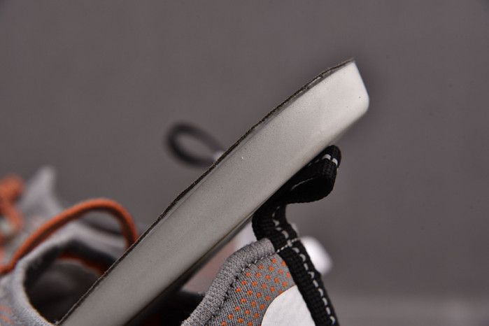 G*u*i1 sneaker