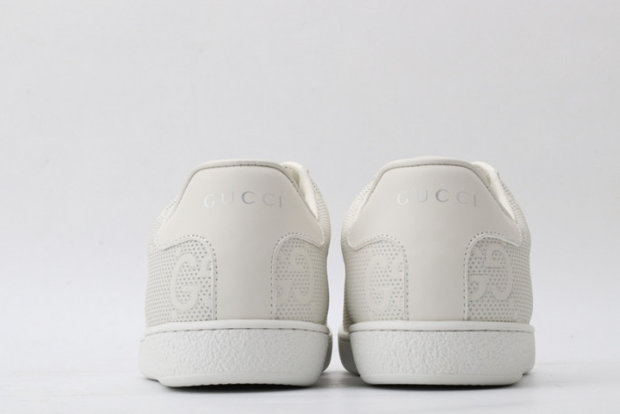 G*u*i sneaker g1000023