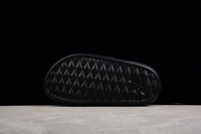 loui v sandals