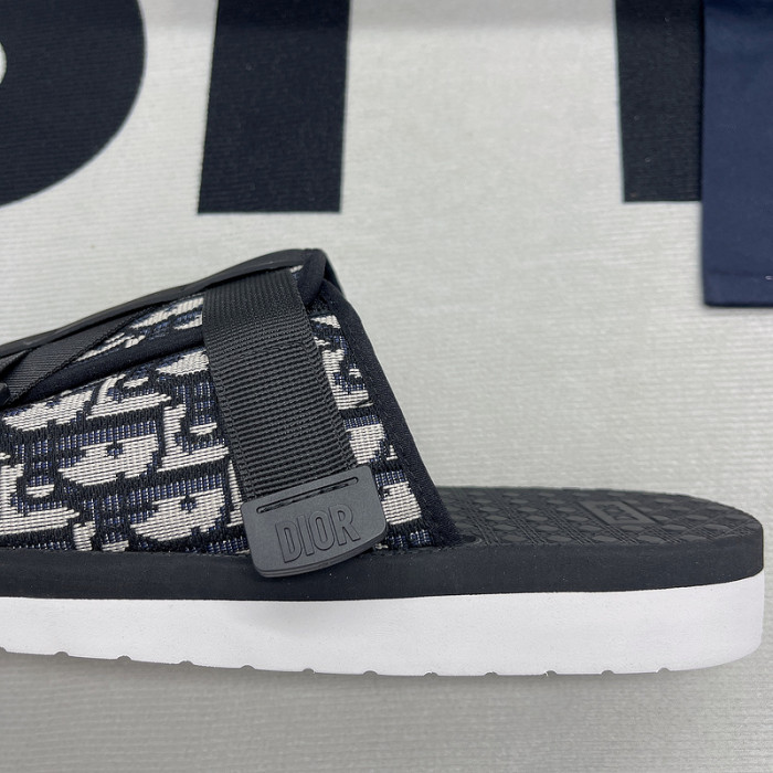 D*or alpha sandal